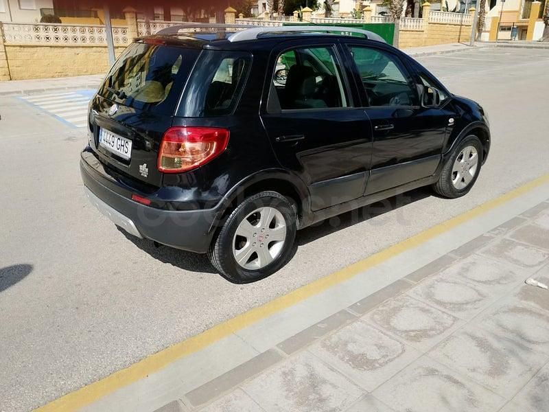 Usado Fiat Sedici Emotion 120 CV (88 kW) 2008 Negro SUV
