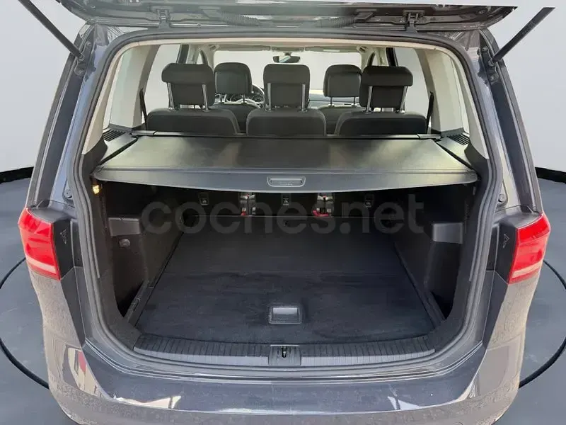 Usado VW Touran Edition 115 CV (84 kW) 2017 Gris / plata Monovolumen