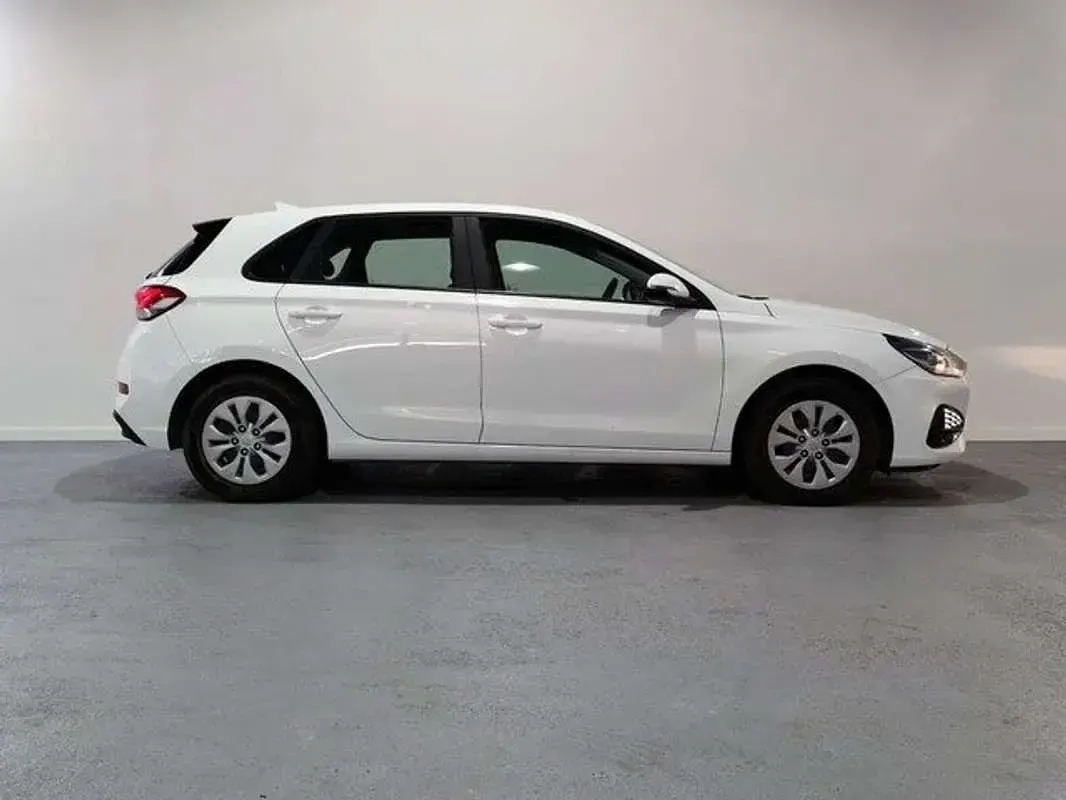 Usado Hyundai i30 110 CV (80 kW) 2022 Blanco Utilitario