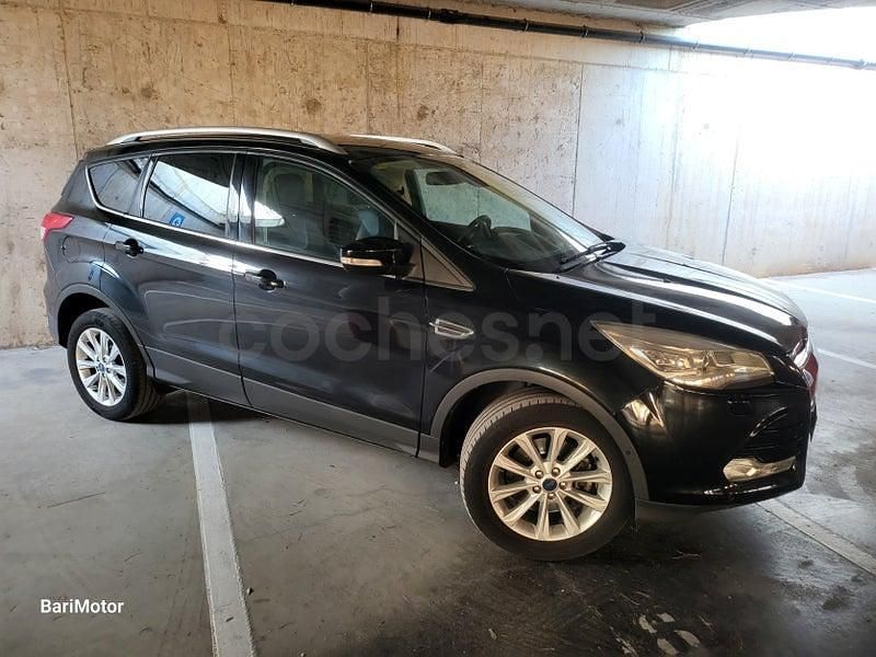 Usado Ford Kuga Titanium 140 CV (102 kW) 2015 Negro SUV