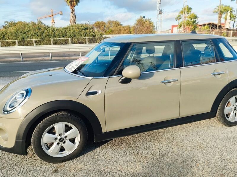 Usado Mini ONE 102 CV (75 kW) 2020 Beige Utilitario