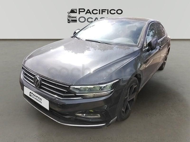 Usado VW Passat R-line 150 CV (110 kW) 2021 Gris / plata Berlina