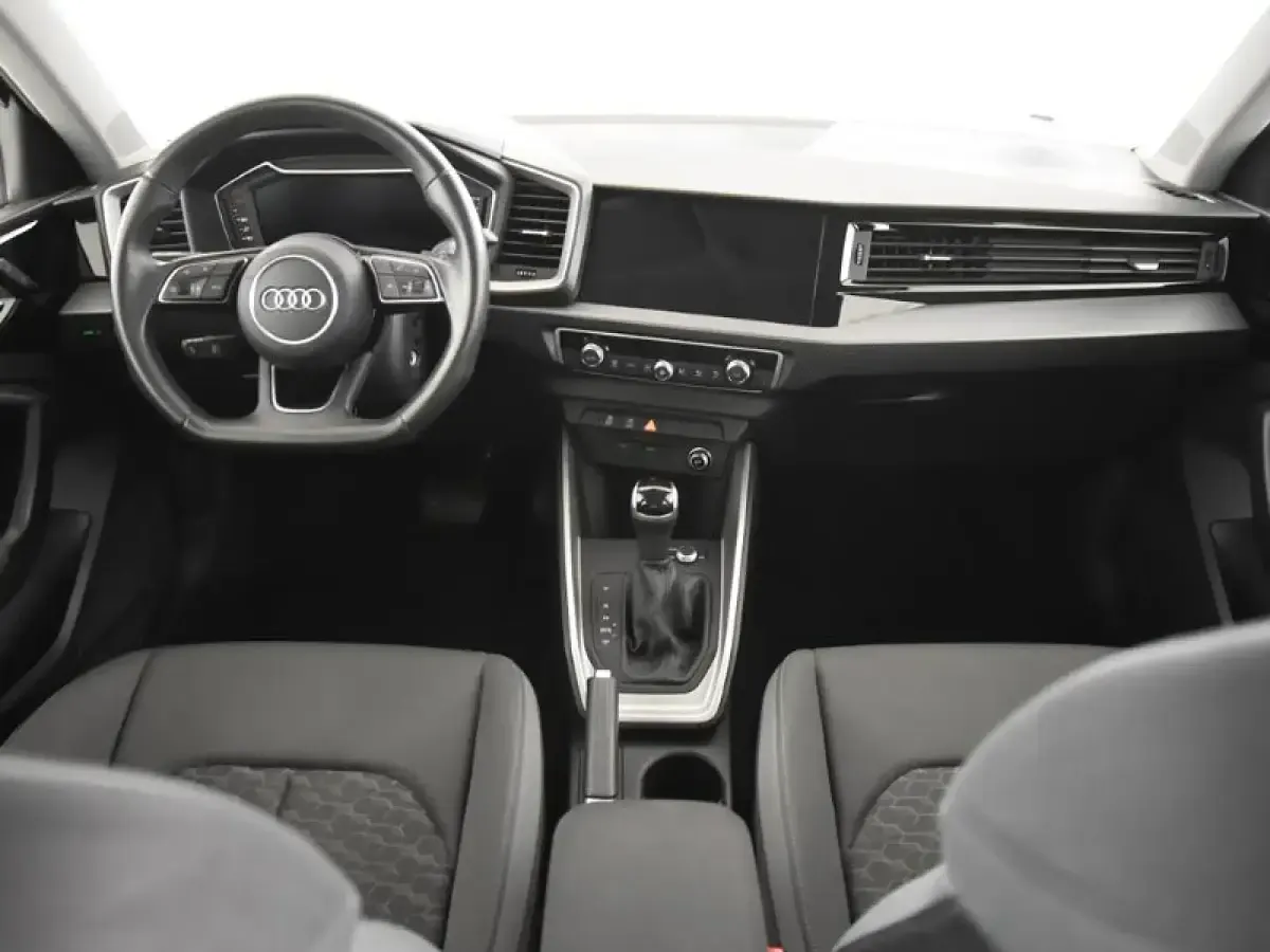 Usado Audi A1 Sportback 110 CV (80 kW) 2022 Gris/plata Utilitario