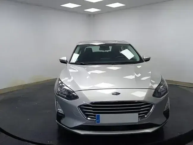 Usado Ford Focus Trend 125 CV (91 kW) 2021 Gris / plata Berlina