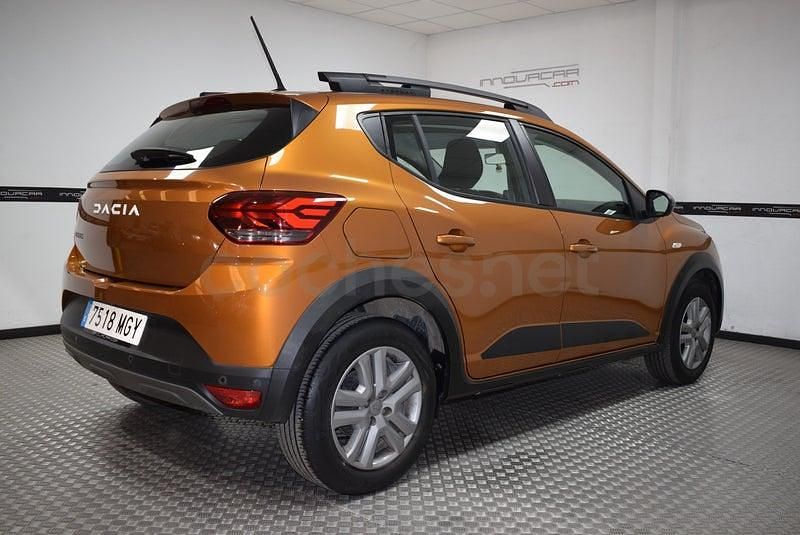 Usado Dacia Sandero Expression 101 CV (74 kW) 2023 Naranja Berlina