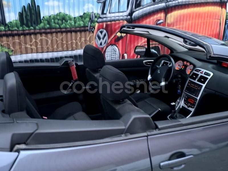 Usado Peugeot 307 CC 143 CV (105 kW) 2005 Gris / plata Descapotable
