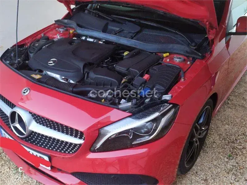 Usado Mercedes A180 122 CV (89 kW) 2018 Rojo Berlina