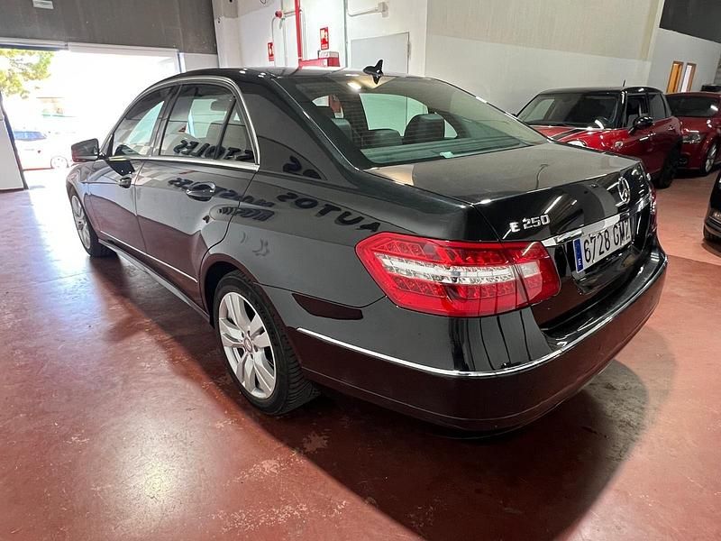 Usado Mercedes E250 Avantgarde 204 CV (150 kW) 2009 Negro Berlina