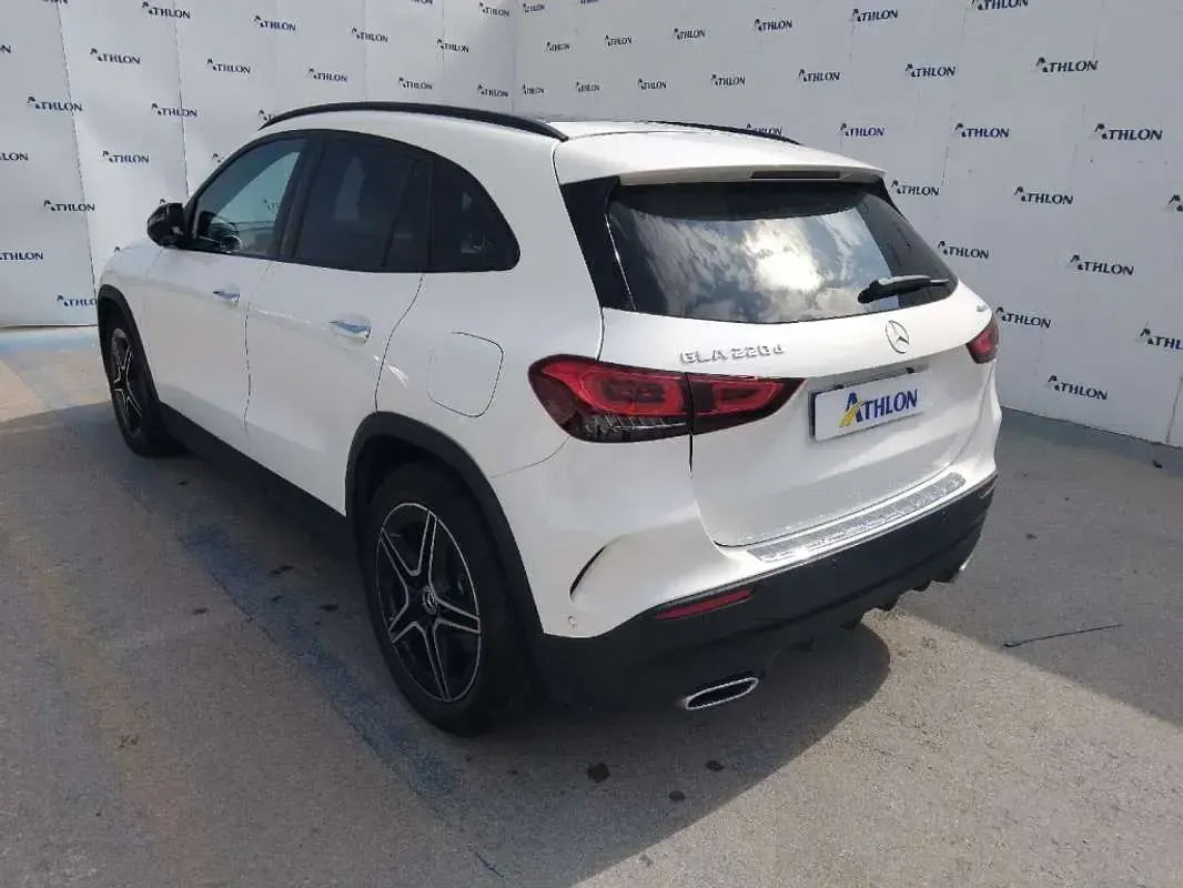Usado Mercedes GLA220 190 CV (139 kW) 2022 Blanco SUV