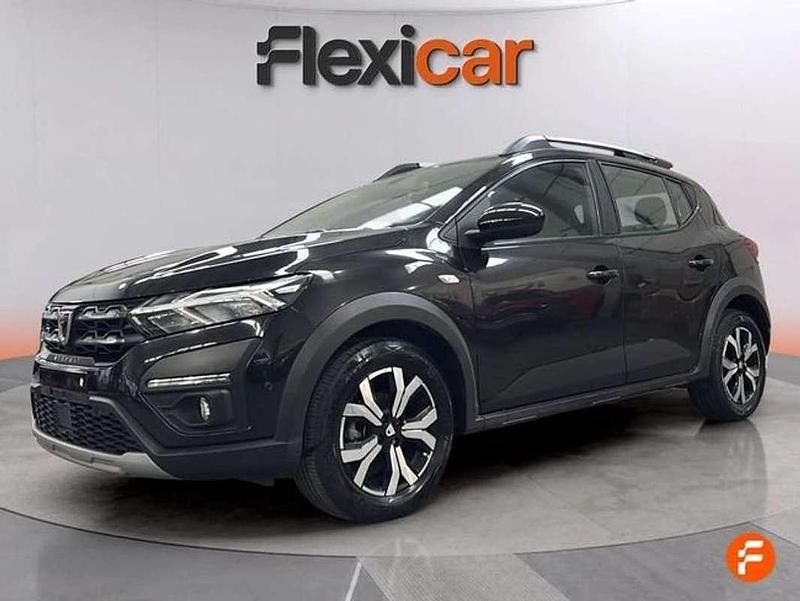 Usado Dacia Sandero Comfort 91 CV (66 kW) 2022 Negro Utilitario