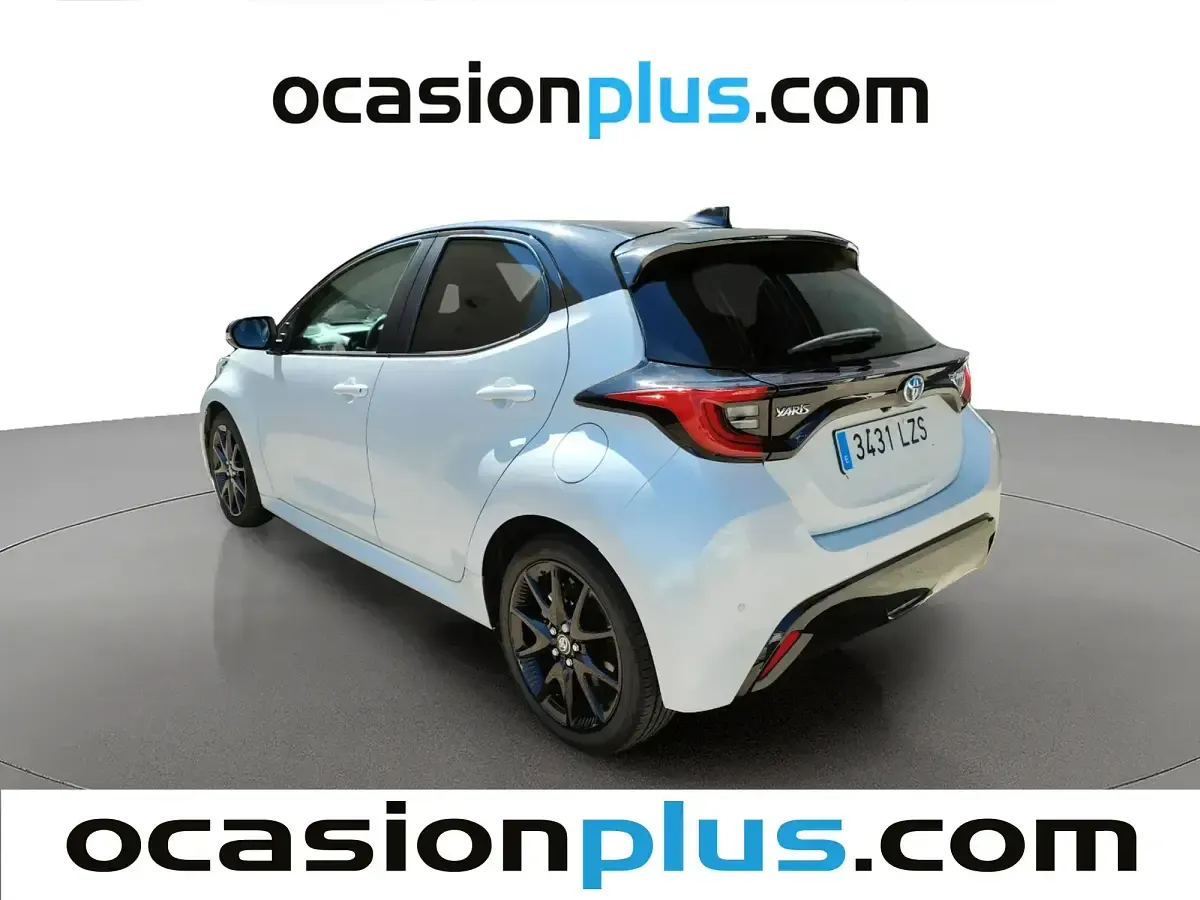Usado Toyota Yaris Plus 116 CV (85 kW) 2022 Blanco Utilitario