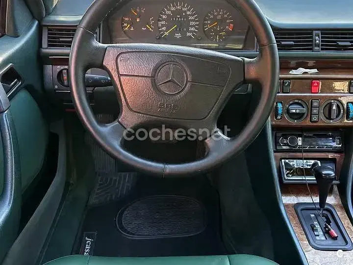 Usado Mercedes E320 220 CV (161 kW) 1993 Verde Coupe