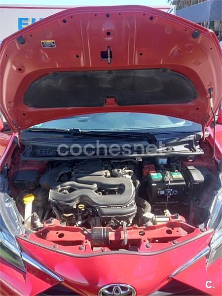 Usado Toyota Yaris City 69 CV (50 kW) 2019 Rojo Berlina