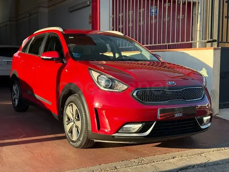 Usado Kia Niro 141 CV (103 kW) 2018 Rojo SUV