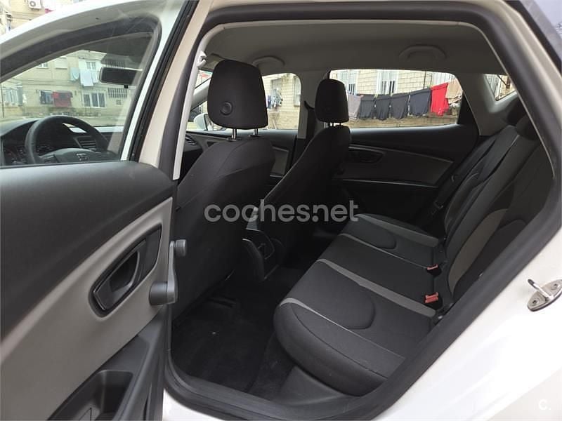 Käytetty Seat Leon Style Plus 110 HP (80 kW) 2017 Valkoinen Sedan