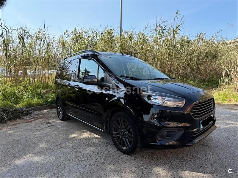 Usado Ford Tourneo Courier Sport 100 CV (73 kW) 2018 Negro Monovolumen