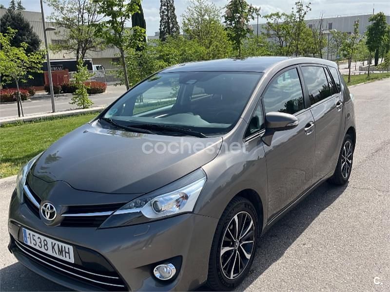 Käytetty Toyota Verso Advance 132 HP (97 kW) 2018 Harmaa Tila-auto