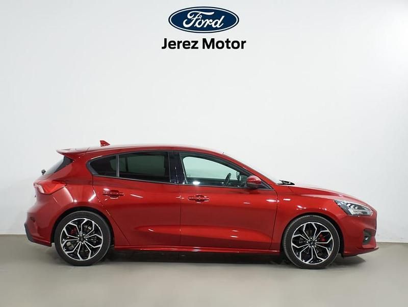 Usado Ford Focus ST-Line 120 CV (88 kW) 2020 Rojo fantastic Berlina