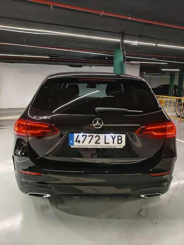Usado Mercedes B180 116 CV (85 kW) 2022 Negro Monovolumen