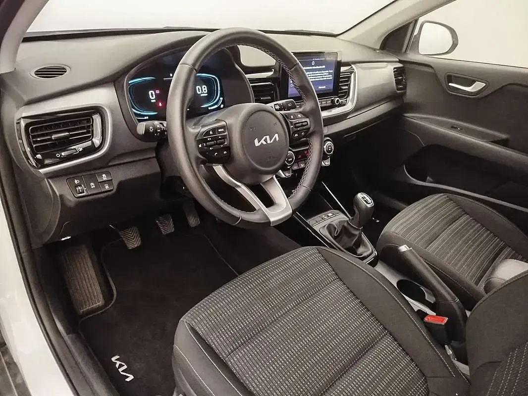 Usado Kia Stonic 101 CV (74 kW) 2025 Blanco SUV