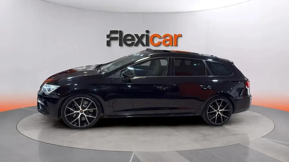 Usado Seat Leon ST 4Drive 300 CV (220 kW) 2020 Negro Familiar