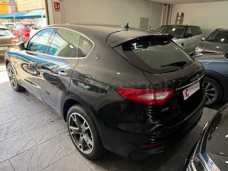 Usado Maserati Levante 430 CV (316 kW) 2018 Negro SUV