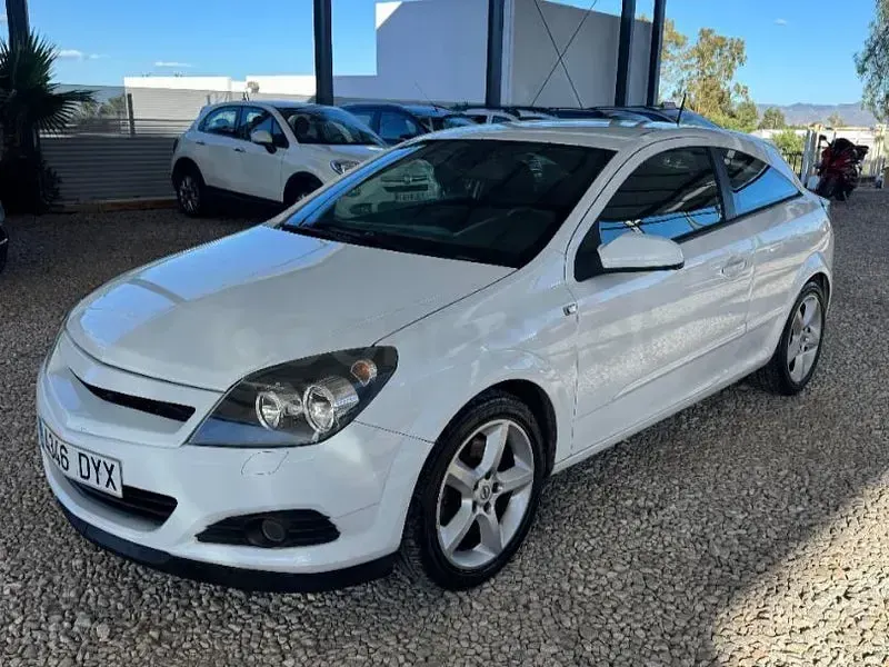 Usado Opel Astra GTC Sport 120 CV (88 kW) 2006 Blanco Berlina