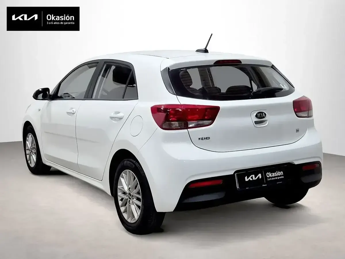 Usado Kia Rio 84 CV (61 kW) 2021 Blanco Berlina