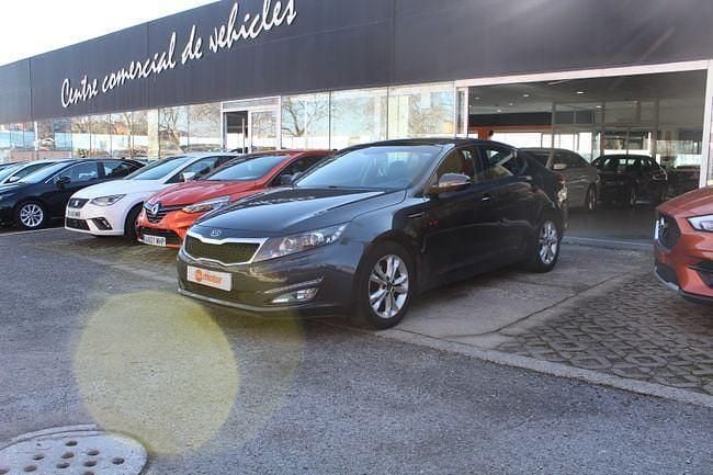 Usado Kia Optima 136 CV (100 kW) 2013 Negro Berlina
