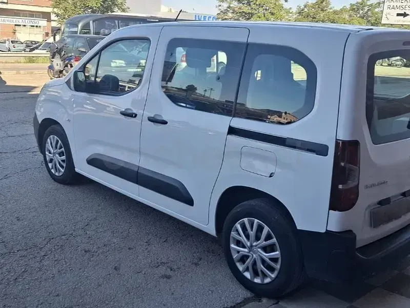 Usado Citroën e-Berlingo Business Class 102 CV (75 kW) 2023 Blanco Monovolumen