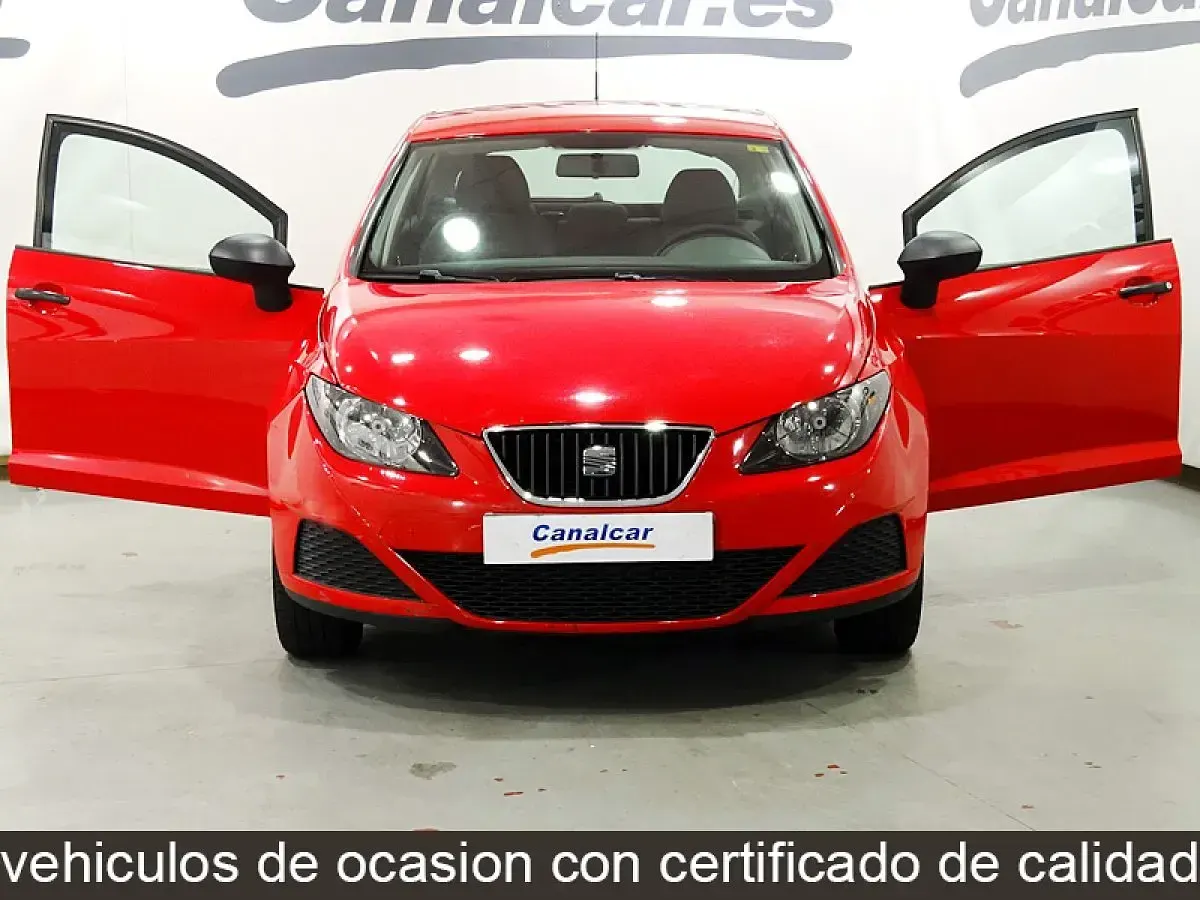 Usado Seat Ibiza Reference 85 CV (62 kW) 2009 Rojo