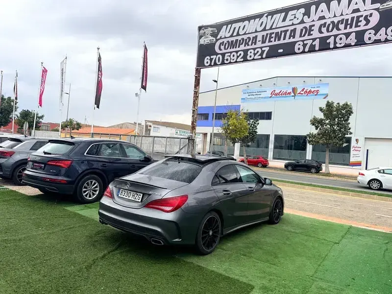 Usado Mercedes CLA220 AMG line 177 CV (130 kW) 2014 Gris / plata Berlina