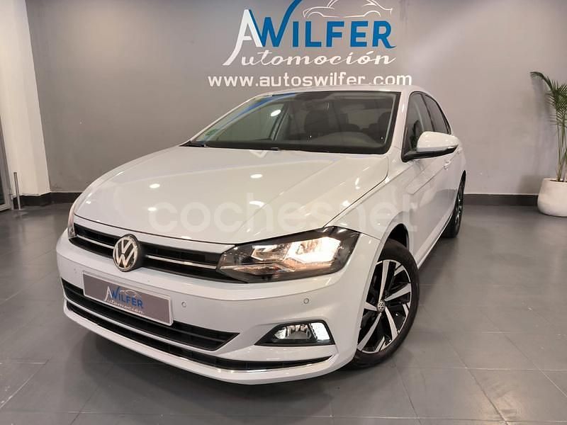 Gris / plata Usado 2018 VW Polo Sportline Berlina | 15.490 € (Un poco caro) - Imagen 1/4