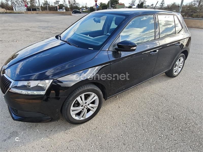 Usado Skoda Fabia Ambition 95 CV (69 kW) 2020 Negro Berlina