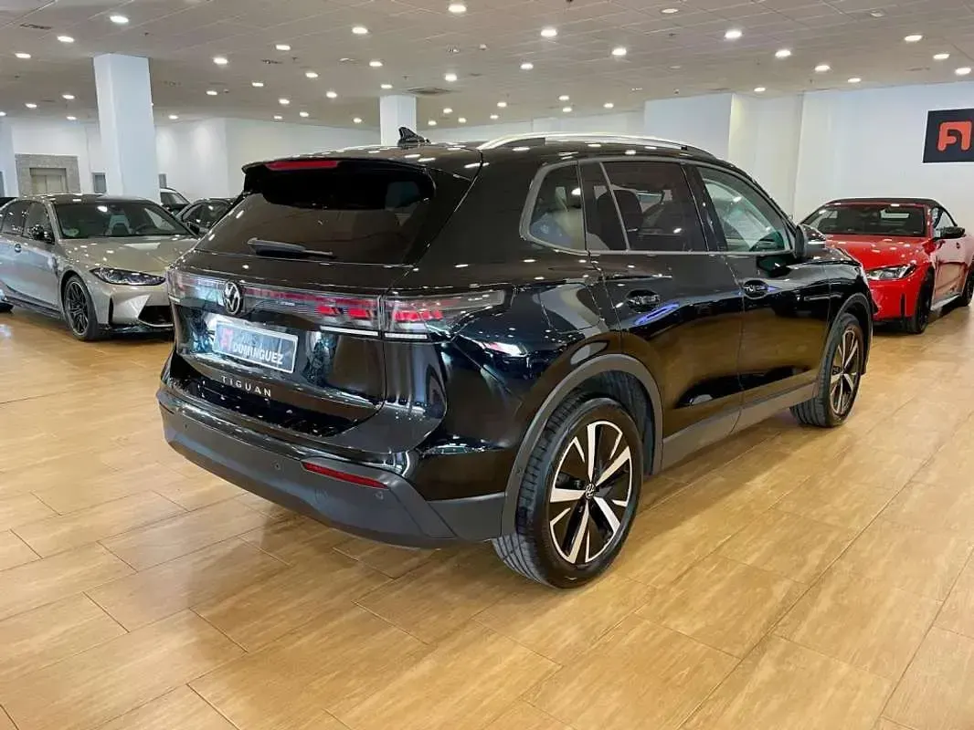 Usado VW Tiguan R-line 150 CV (110 kW) 2025 Negro SUV