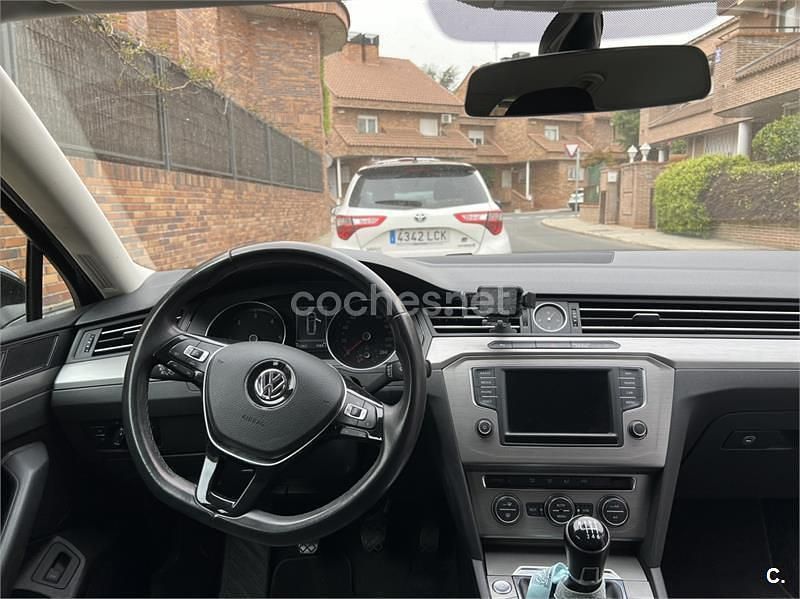 Usado VW Passat Advance 120 CV (88 kW) 2016 Negro Familiar
