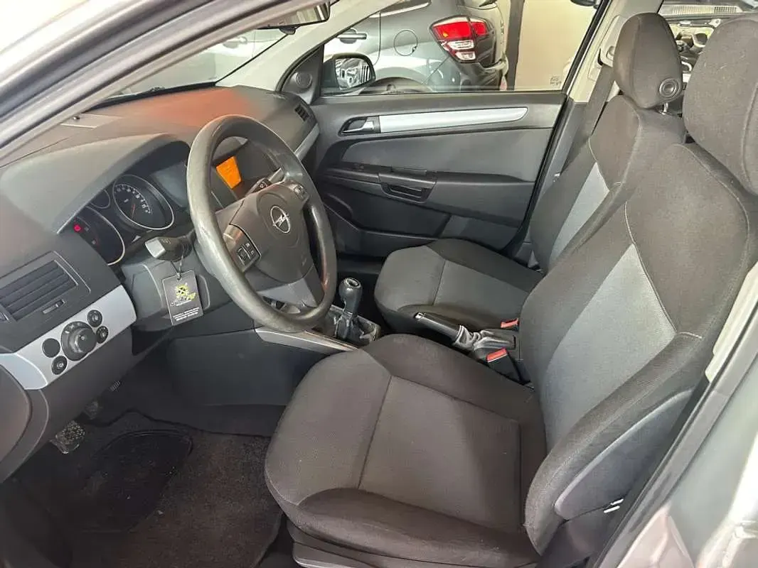 Usado Opel Astra Elegance 99 CV (72 kW) 2005 Gris Utilitario