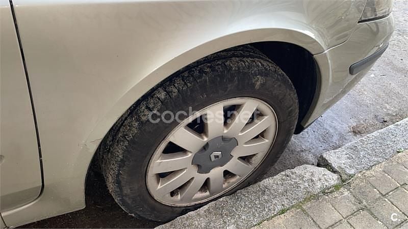 Usado Renault Laguna II Privilege 120 CV (88 kW) 2004 Beige Familiar