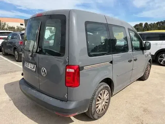 Usado VW Caddy 102 CV (75 kW) 2020 Gris Monovolumen