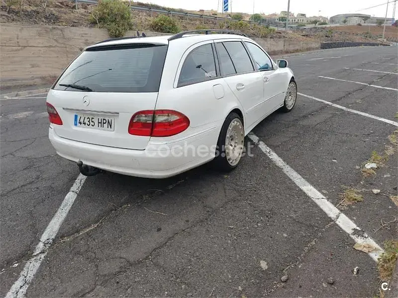 Usado Mercedes E220 Avantgarde 170 CV (125 kW) 2009 Blanco Familiar