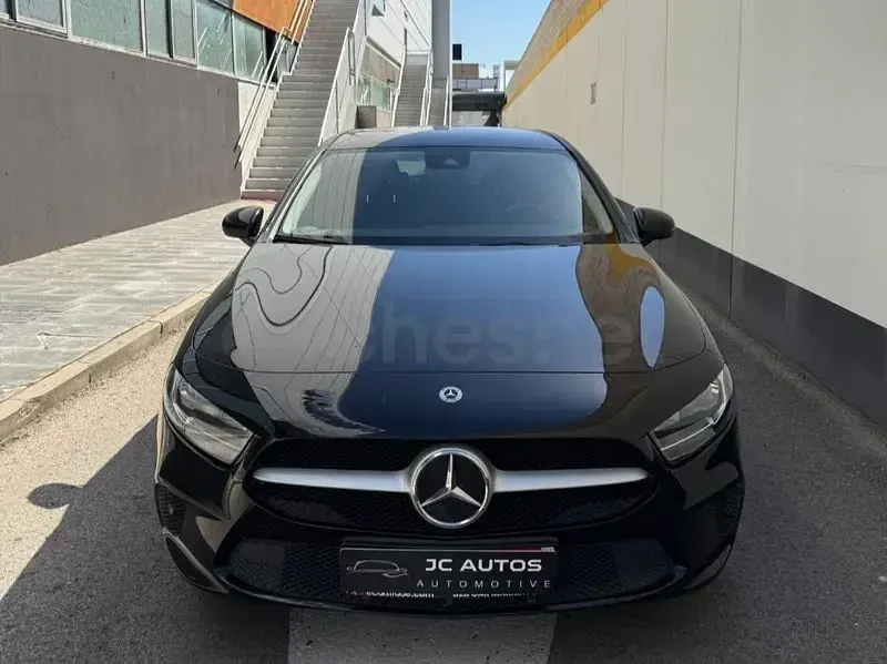 Usado Mercedes A180 116 CV (85 kW) 2021 Negro Berlina