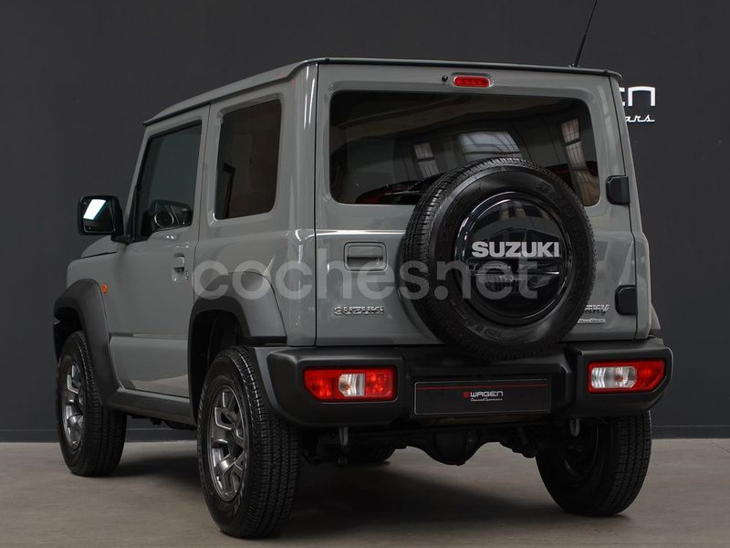 Usado Suzuki Jimny 102 CV (75 kW) 2020 Gris / plata SUV