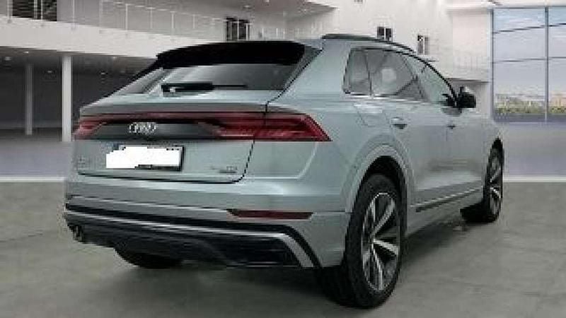 Usado Audi Q8 286 CV (210 kW) 2022 Gris SUV