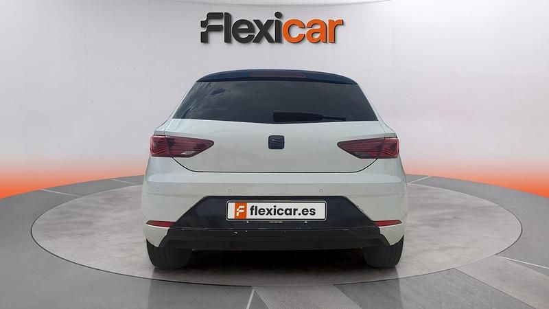 Używany Seat Leon Reference 90 KM (66 kW) 2017 Biały Sedan/Limuzyna