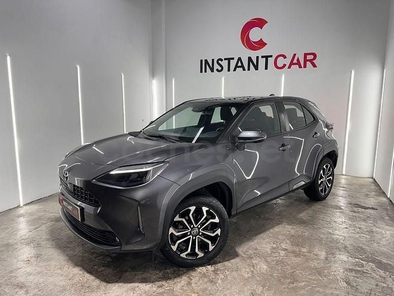 Usado Toyota Yaris Cross Active 116 CV (85 kW) 2023 Gris / plata SUV