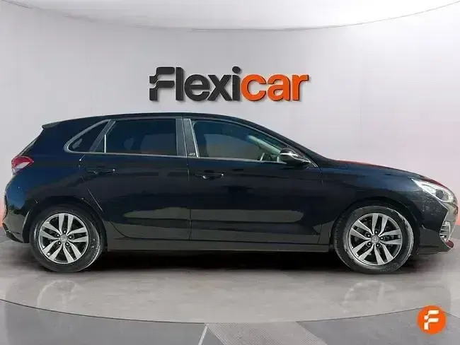 Usado Hyundai i30 120 HP (88 kW) 2018 Preto Sedan