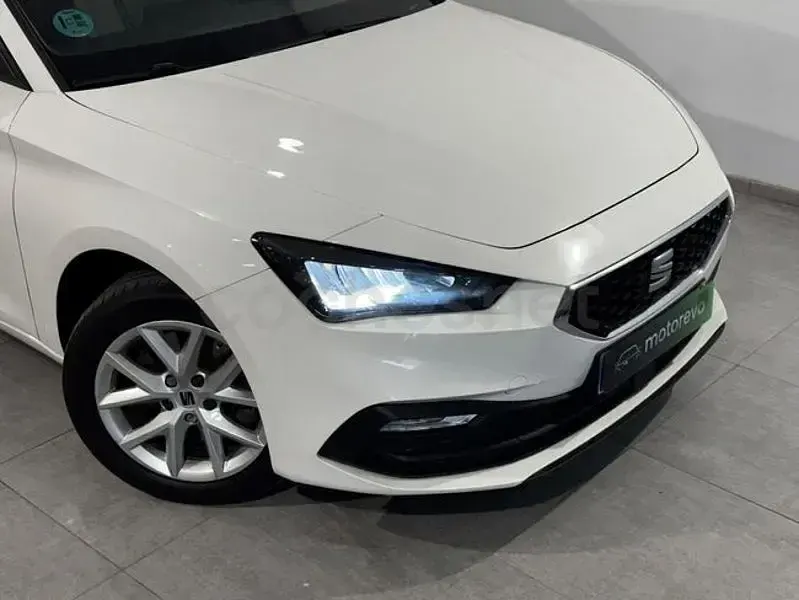 Usado Seat Leon Style 115 CV (84 kW) 2021 Blanco Familiar