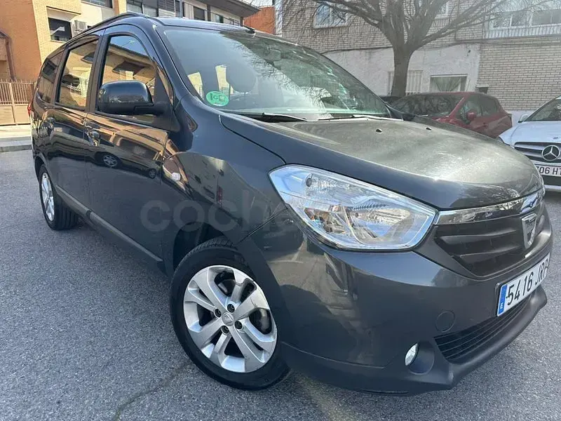 Usado Dacia Lodgy Lauréate 115 CV (84 kW) 2016 Gris / plata Monovolumen