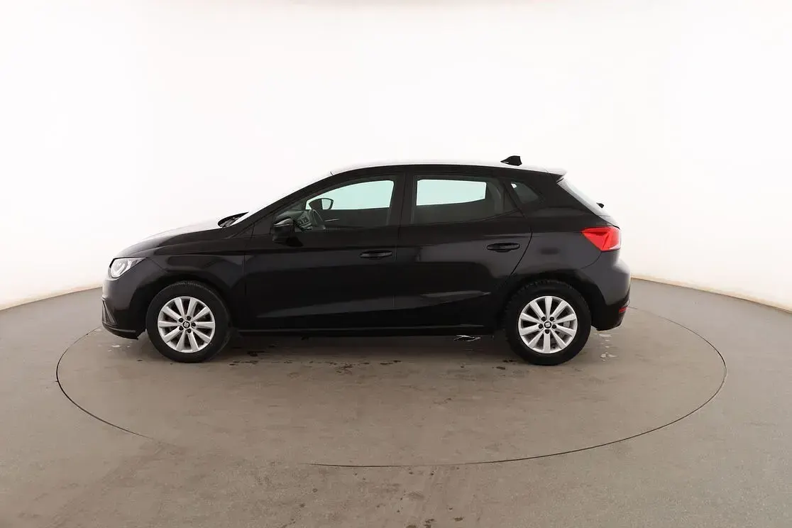 Usado Seat Ibiza Style Plus 80 CV (58 kW) 2019 Negro Utilitario