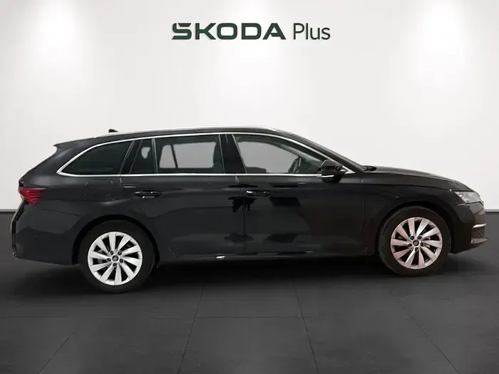 Usado Skoda Octavia Selection 150 CV (110 kW) 2025 Negro Familiar